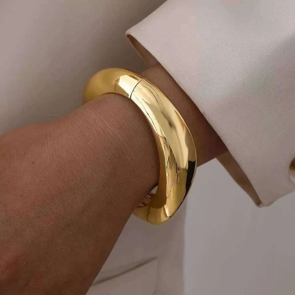 Minimalist Gold Chunky Cuff Bangle For Women Elegant Open Bracelet_voghion.com