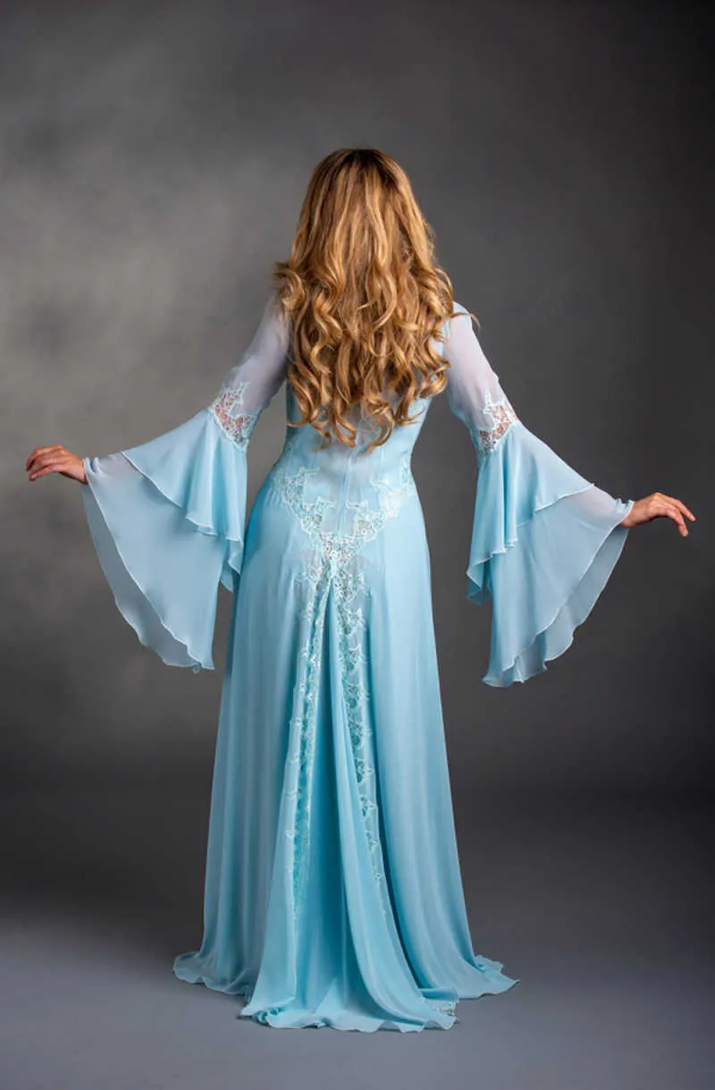 Elegant Women Robe Bridal Nightgown Lace Applique Long Sleeve Tulle Bridesmaid Pajamas Court Train from Dhgate Bridesmaid Dress