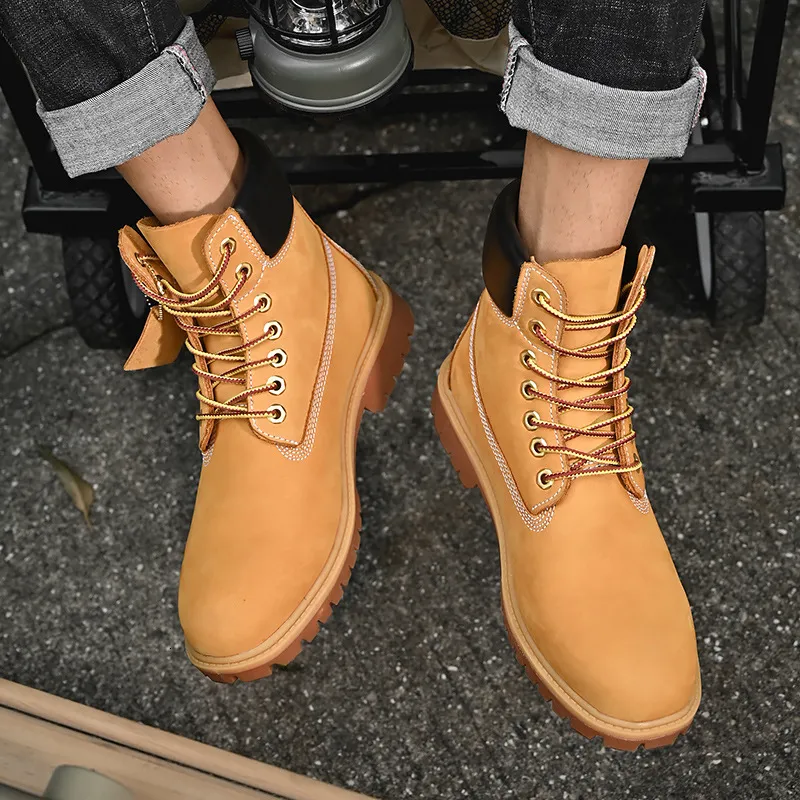 Stivaletti robusti in nubuck per uomo e donna con cuciture_voghion.com