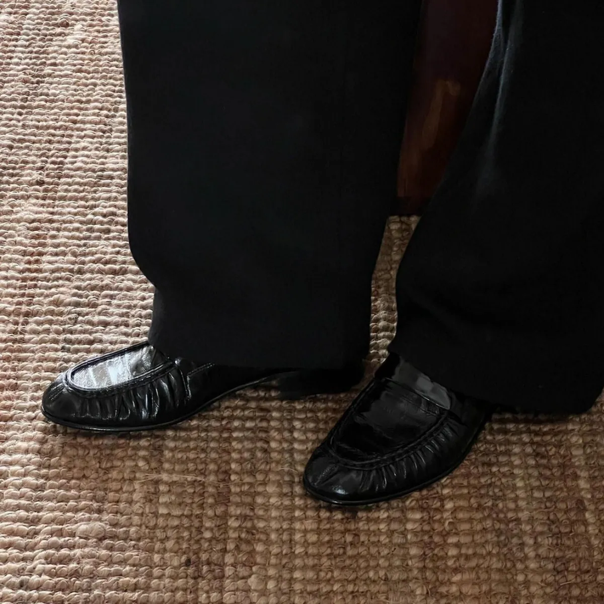 Fashionable Women Black Croc Embossed Leather Penny Loafers_vogvips.com