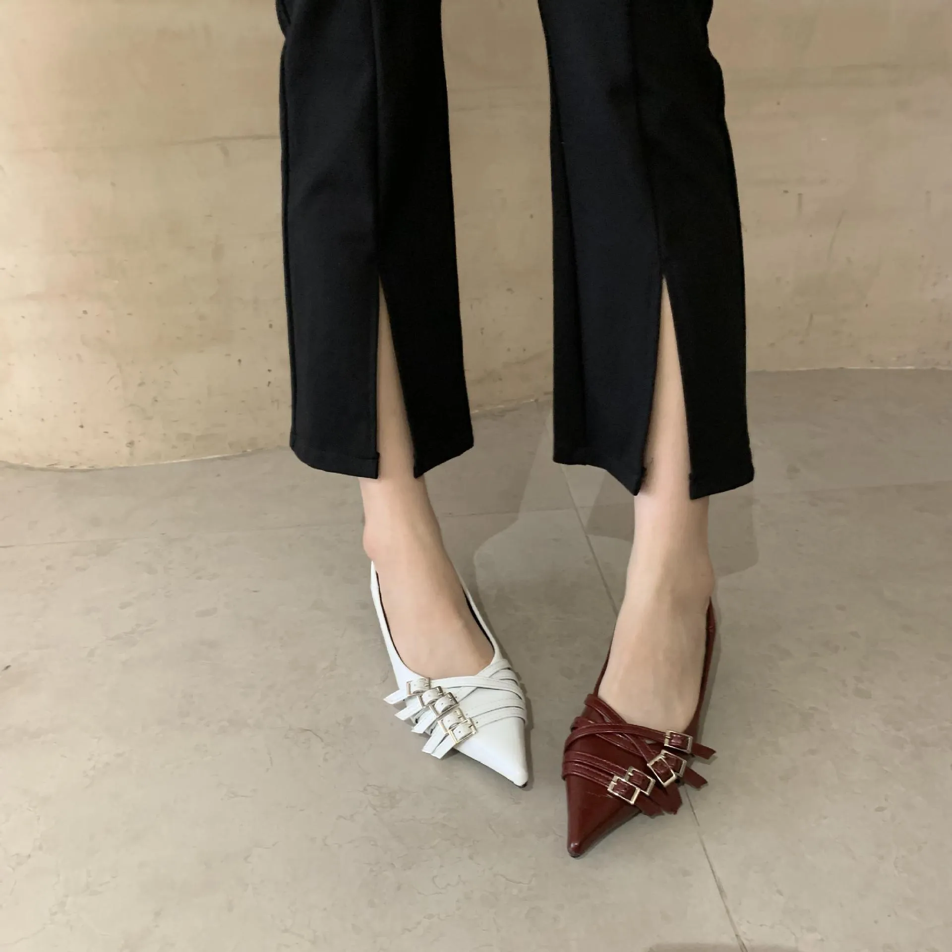 Women's Pointed Toe Patent Leather Flat Sandals With Multi Buckles_voghion.com