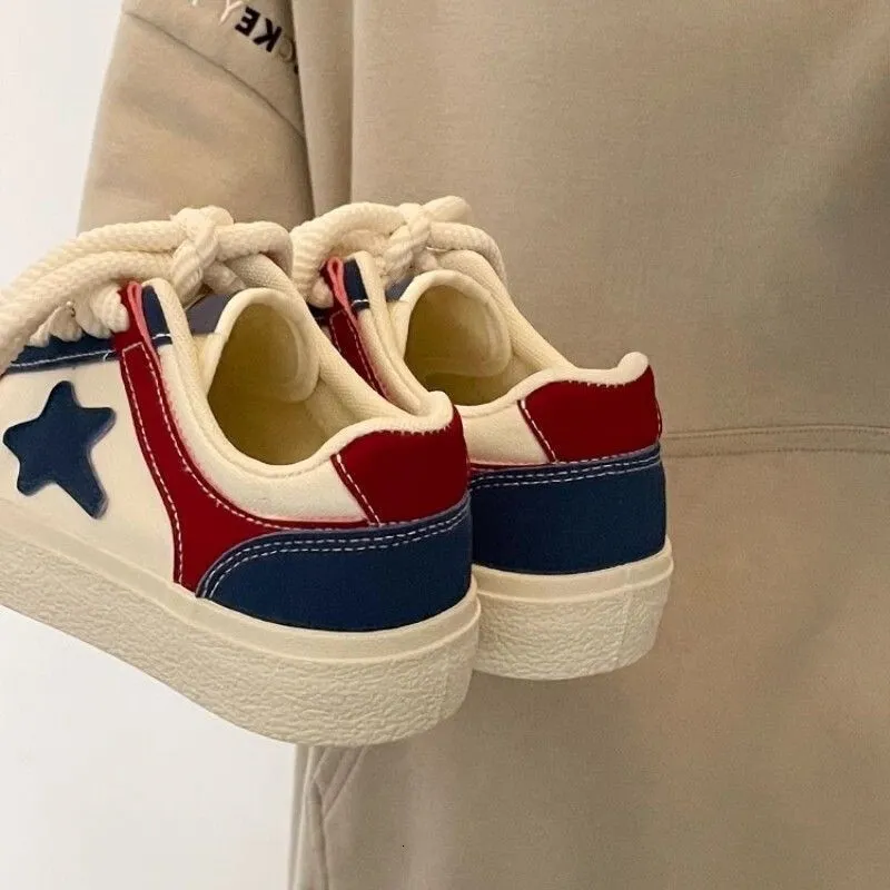 Womens Low Top Casual Sneakers With Star Patch And Thick Rope Laces_voghion.com