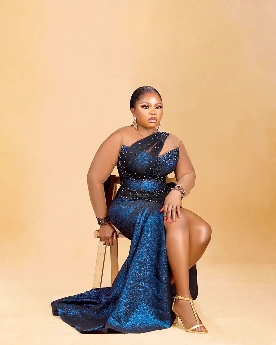 royal blue plus size prom dresses Mermaid Plus Size Dresses... From Verycute, Rs.6,654.85 The back zipper ensures