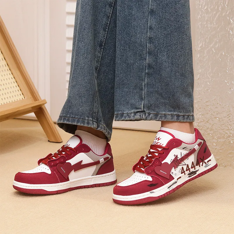 Unisex Red White Heart Graffiti Skate Sneakers Leather Upper For Street Style Daily Walking_vogvips.com