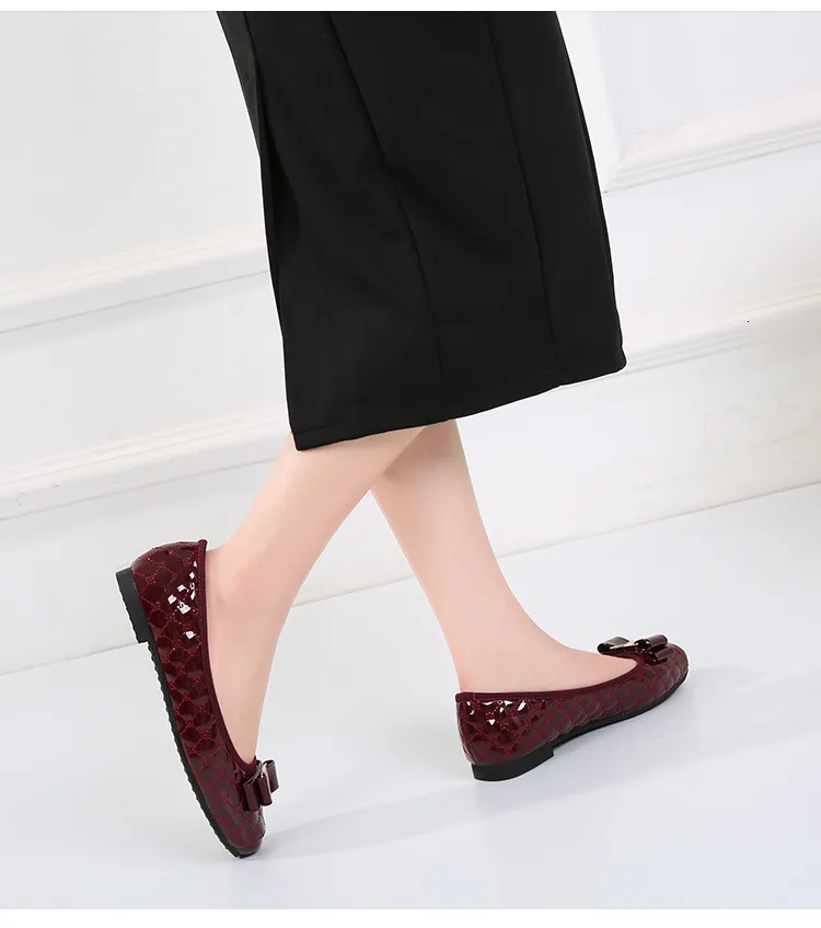 Damen Ballerinas Aus Gestepptem Lackleder Mit Schleife Und Absatz_voghion.com