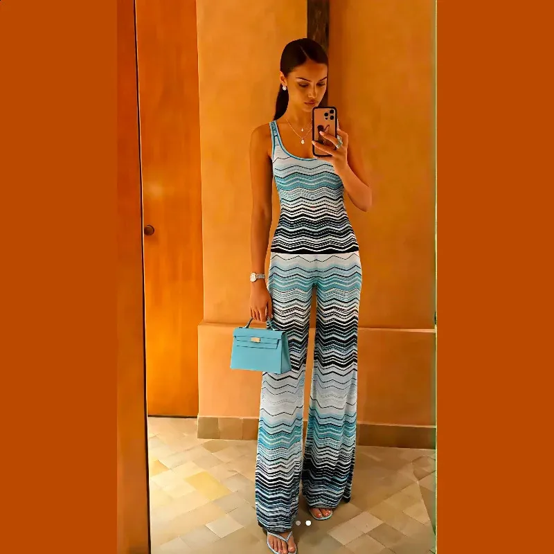 beach outfit with jeans