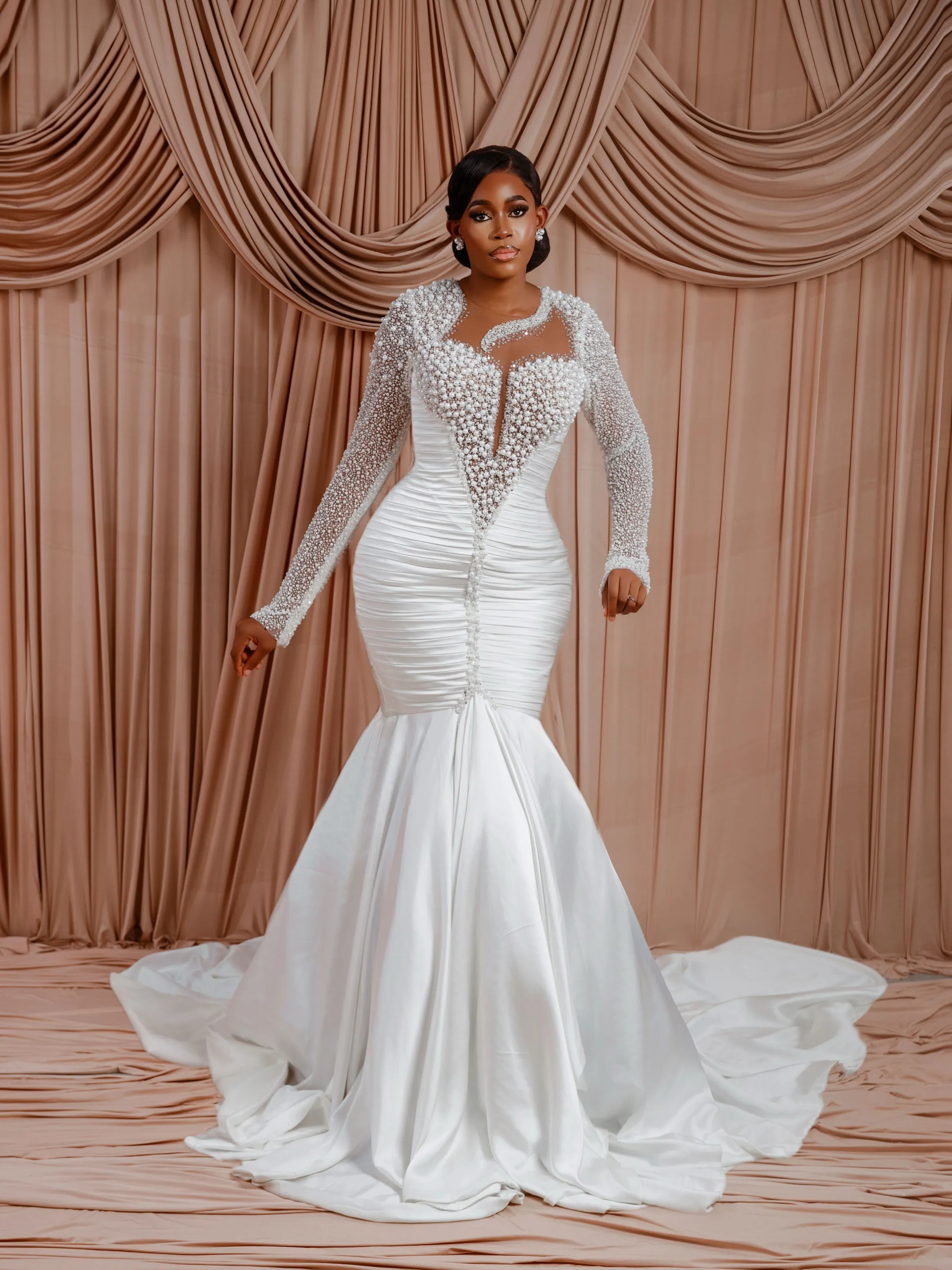 Plus Size Off White Mermaid Wedding Dress for Bride, Full Pearls, Pleated Skirt, Sheer Neck, Long Sleeves, Beaded Lace with Rhinestones Bridal Gown