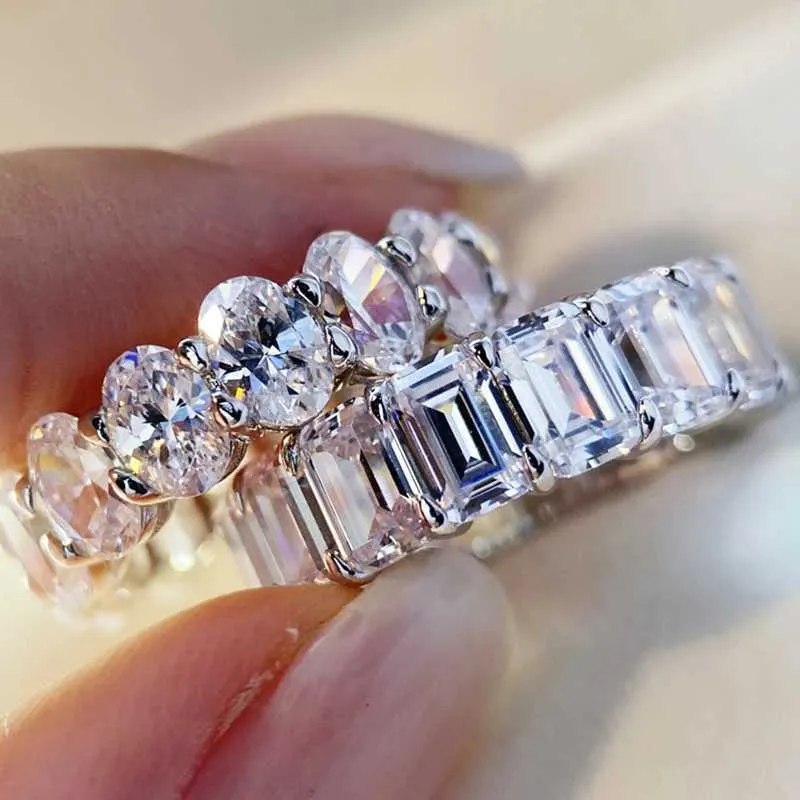Anillo de diseño para mujer de moissanita rectangular y ovalada_voghion.com