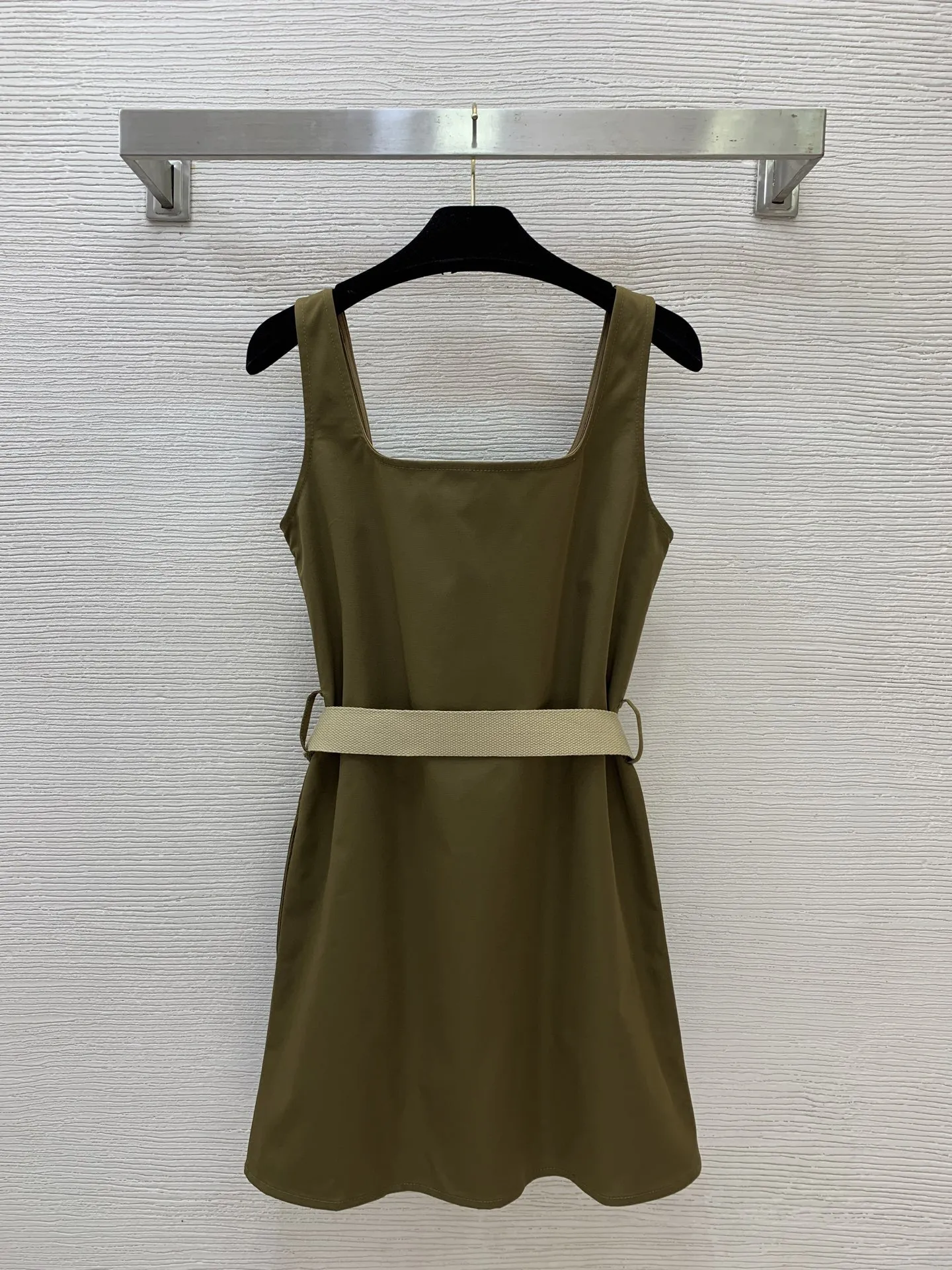 army green dresses Prom Ball Gown Satin Puffy Sleeves 31 32 33 Bust Tight Army Green Prom Dresses