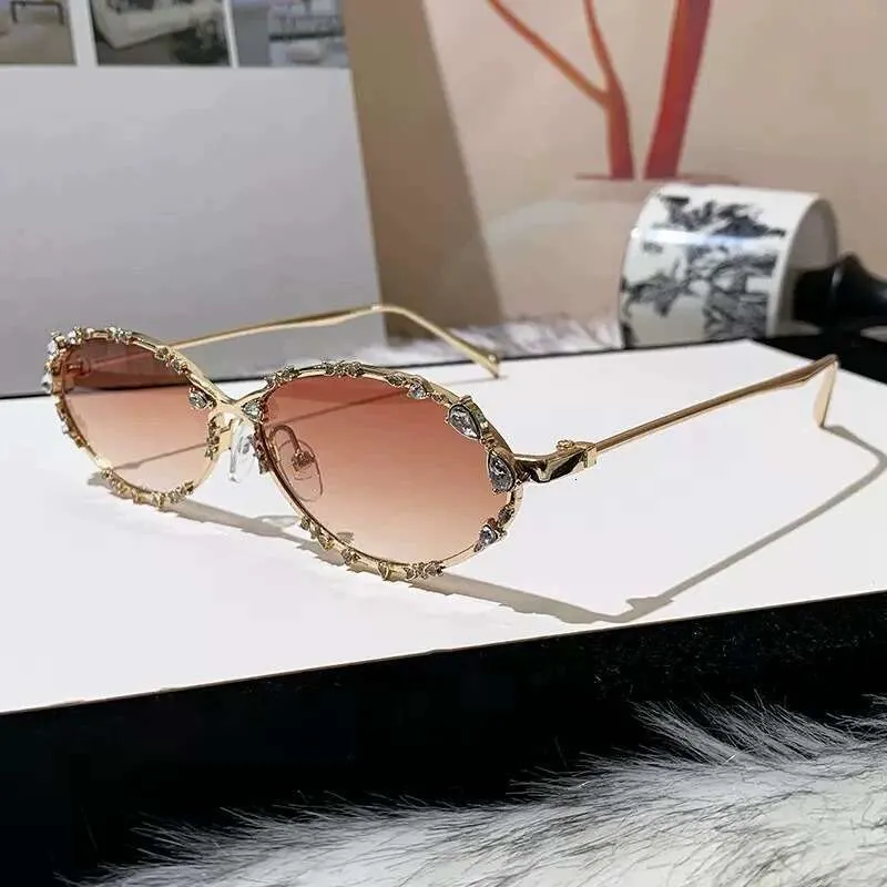 Retro Oval Rhinestone Sunglasses UV400 Metal Frame Metal Frame Retro Oval Rhinestone Sunglasses UV400 Protection main image 2