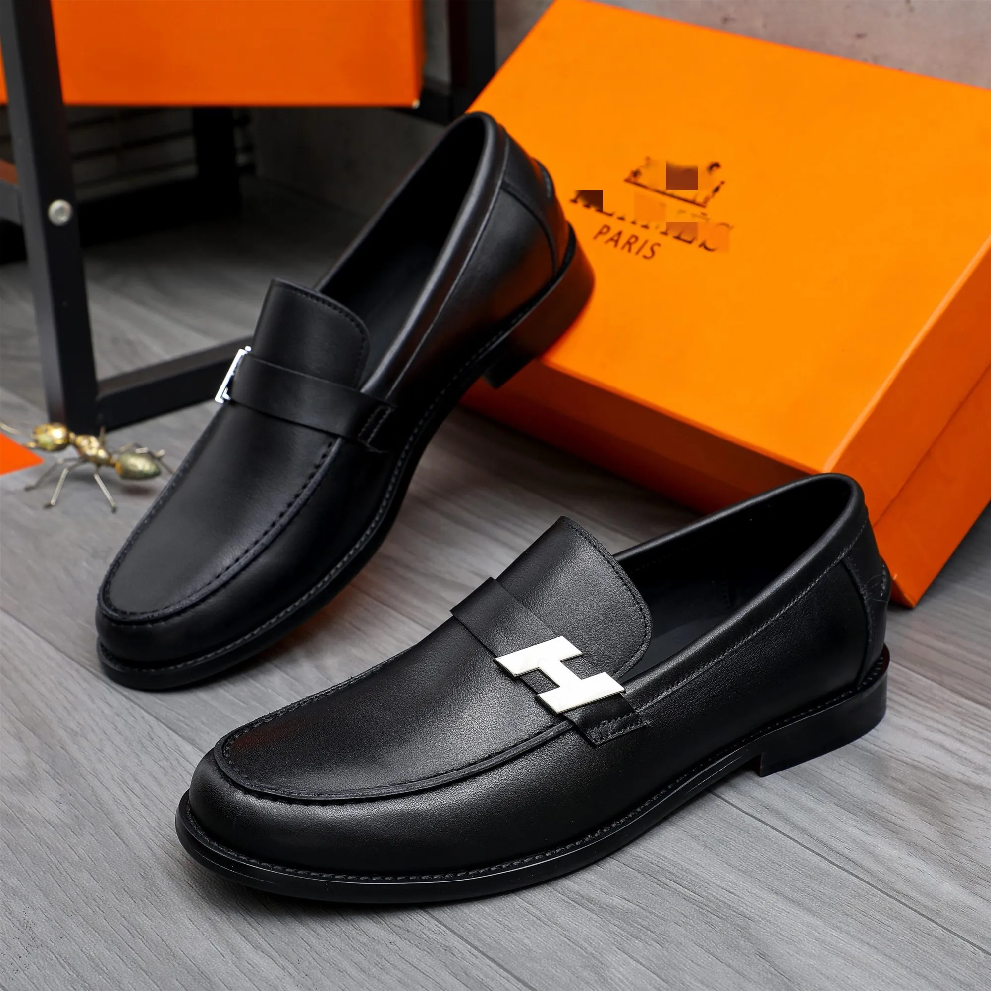 Wholesale Designer Mens Patent Leather Loafers 2026... At 