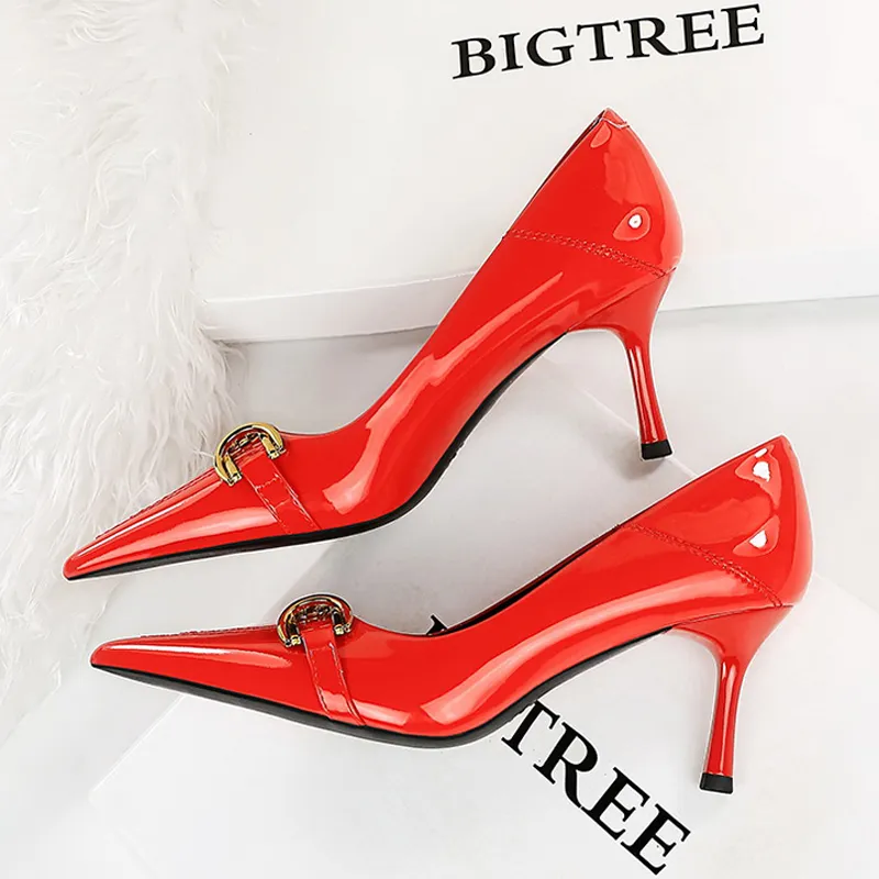 Wholesale 7cm Heels Pumps For Women, Metal Buckle Patent Leather