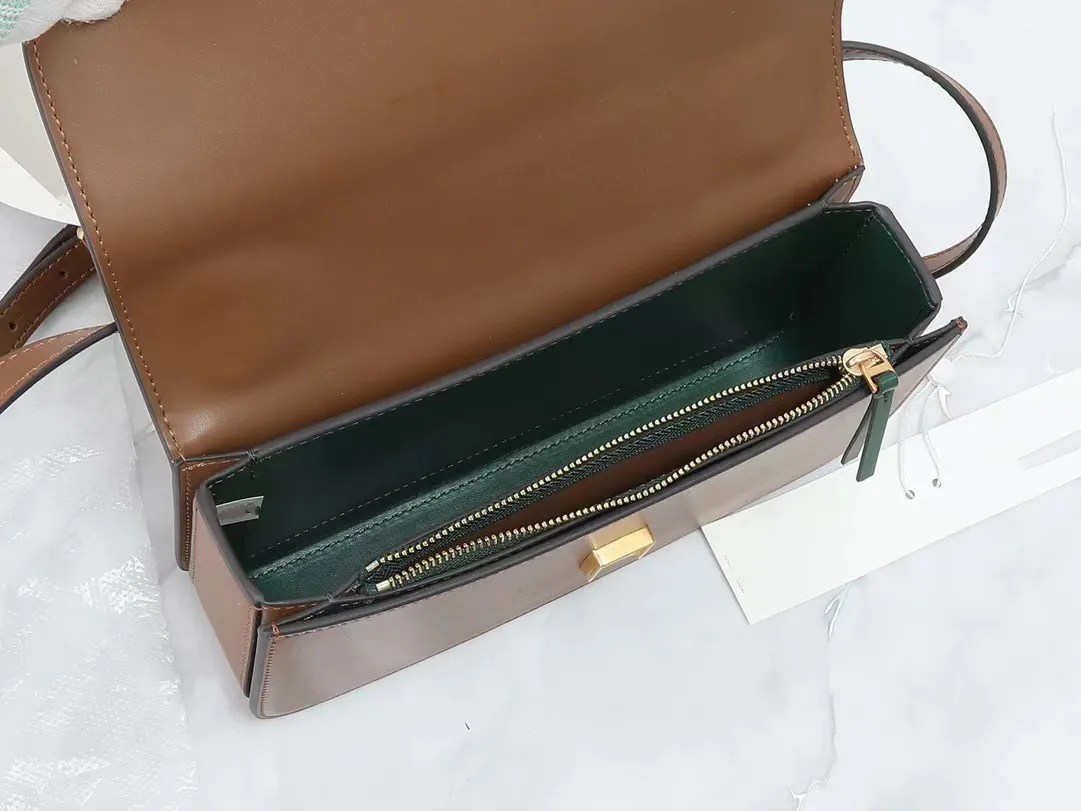 Premium Leather Shoulder Bag: Classic Luxury Handbag with