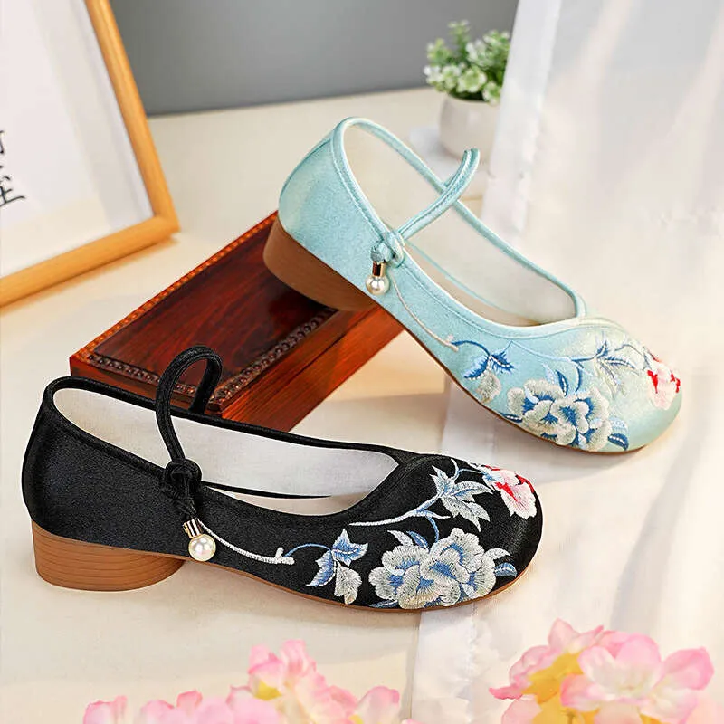 New Ancient Old Beijing Shoes Embroidered Chinese Style Round Toe Flats for Women