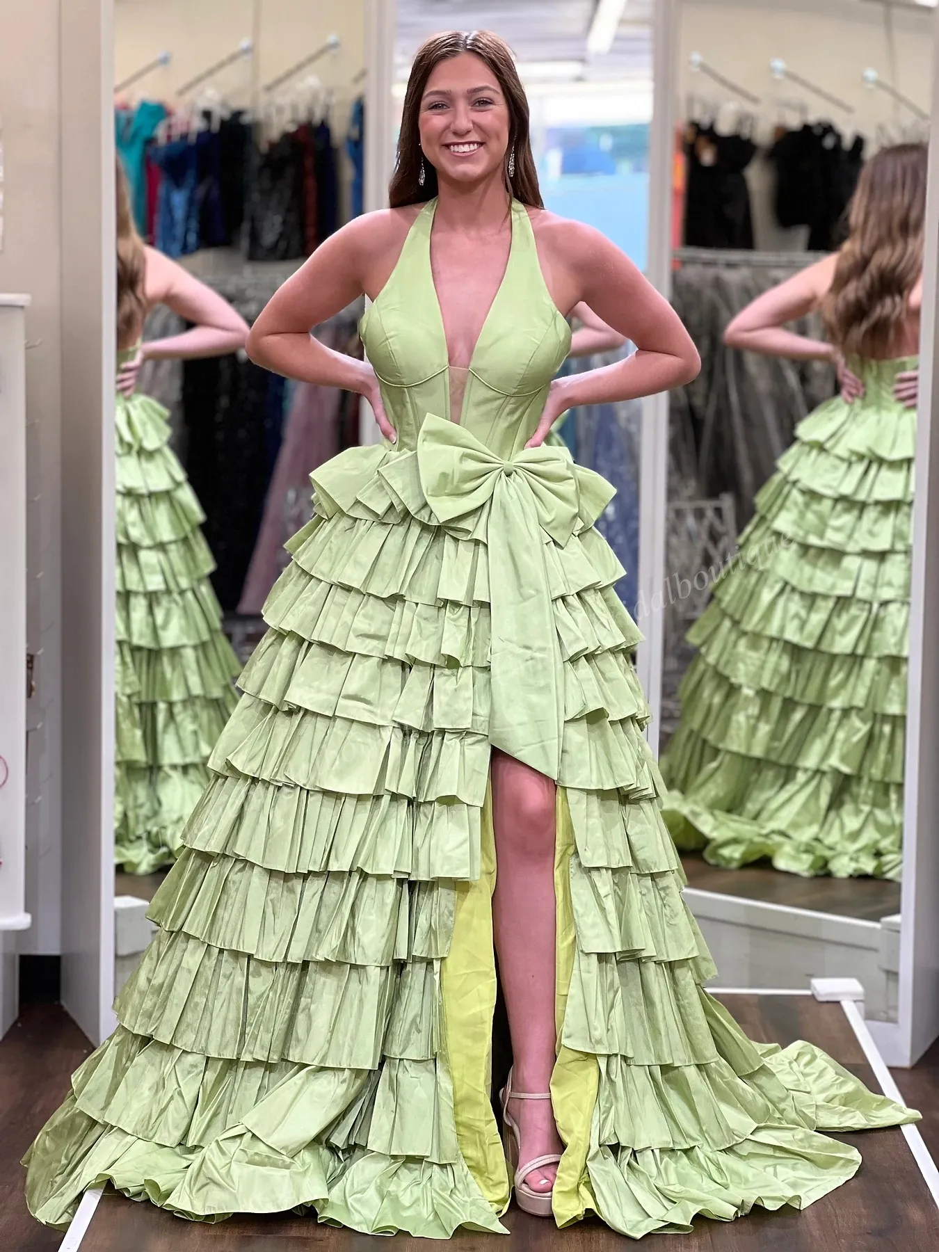 green emerald velvet dress Amazon.com: Teen Girls Sweet 16 Dresses Short Tulle Puffy Embroidery Lace  Beaded Junior Semi Formal Dresses Aqua Custom Made : Clothing, Shoes &  Jewelry