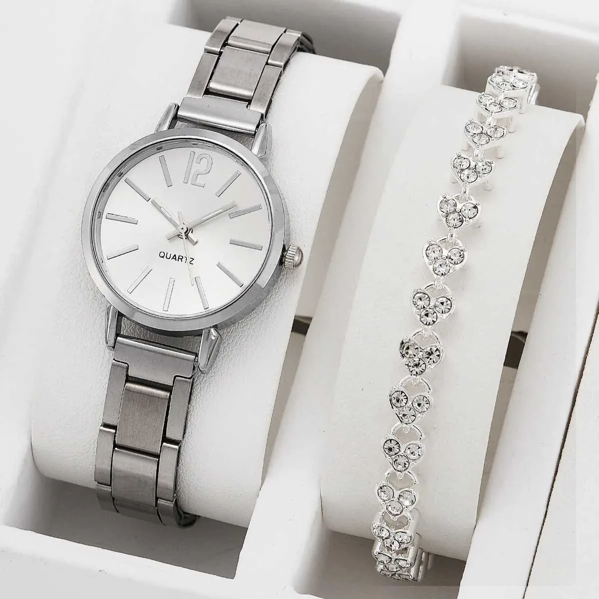 Womens Luxury Bracelet Watch Set with Quartz Movement - Gold  display picture 1