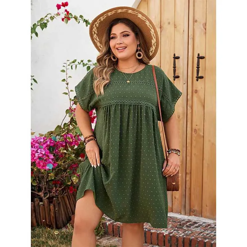 Green Plus Size O-Neck smocked midi dress with Short Sleeves and High Waist - Fashionable Loose Solid Clothing for Women (M240924)
