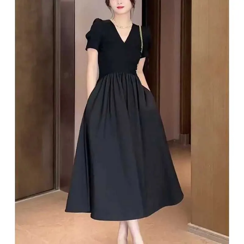 Elegant Minimalist A-Line Black Midi Dress with V-Neck, Spliced Folds, and Slim Pockets for Summer Commuting