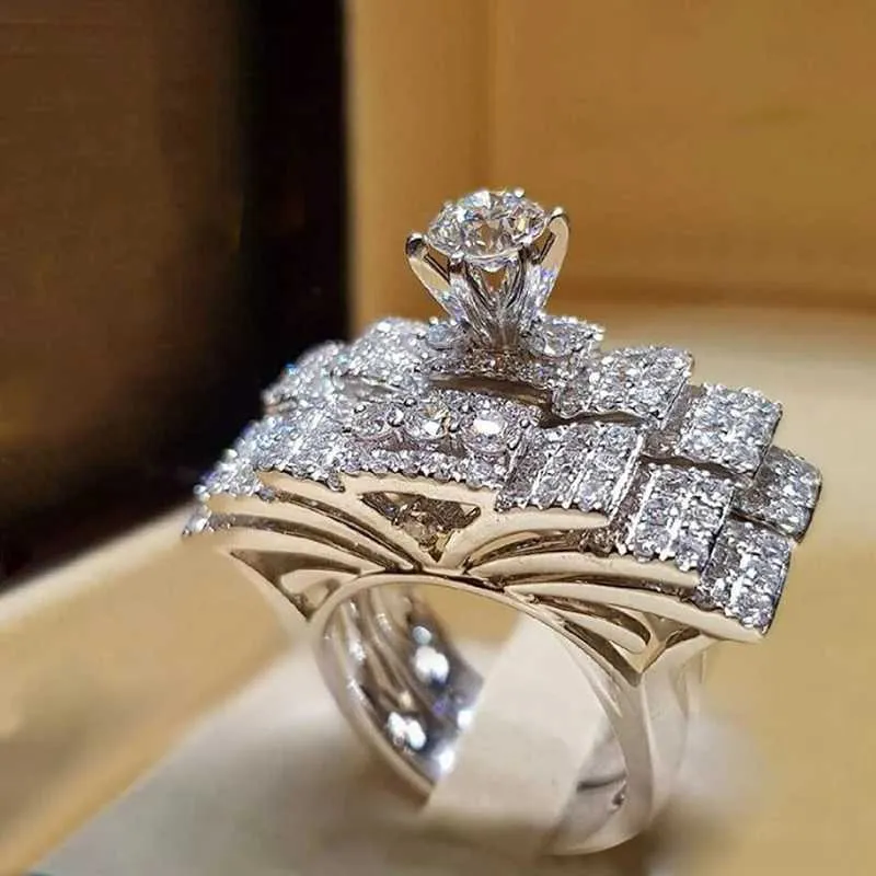 Elegant 2-Piece wedding ring sets with Shiny Cubiz Zircon