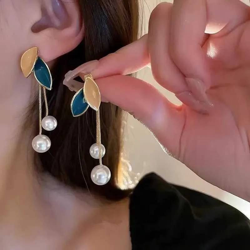 Salircon Fashion Aesthetics Metal Wire Flower Stud Earrings Women Elegant Imitation Pearl Tassel Pendant Earrings Party Jewelry
