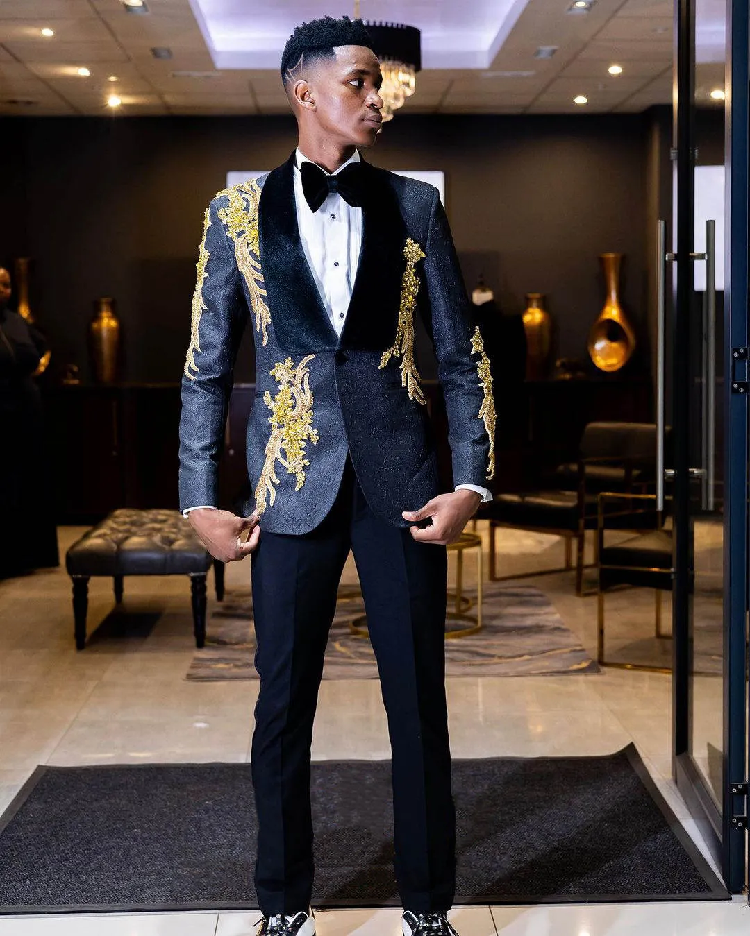 Luxury Wedding Suits Shawl Lapel Jacket Set Appliques  display picture 2