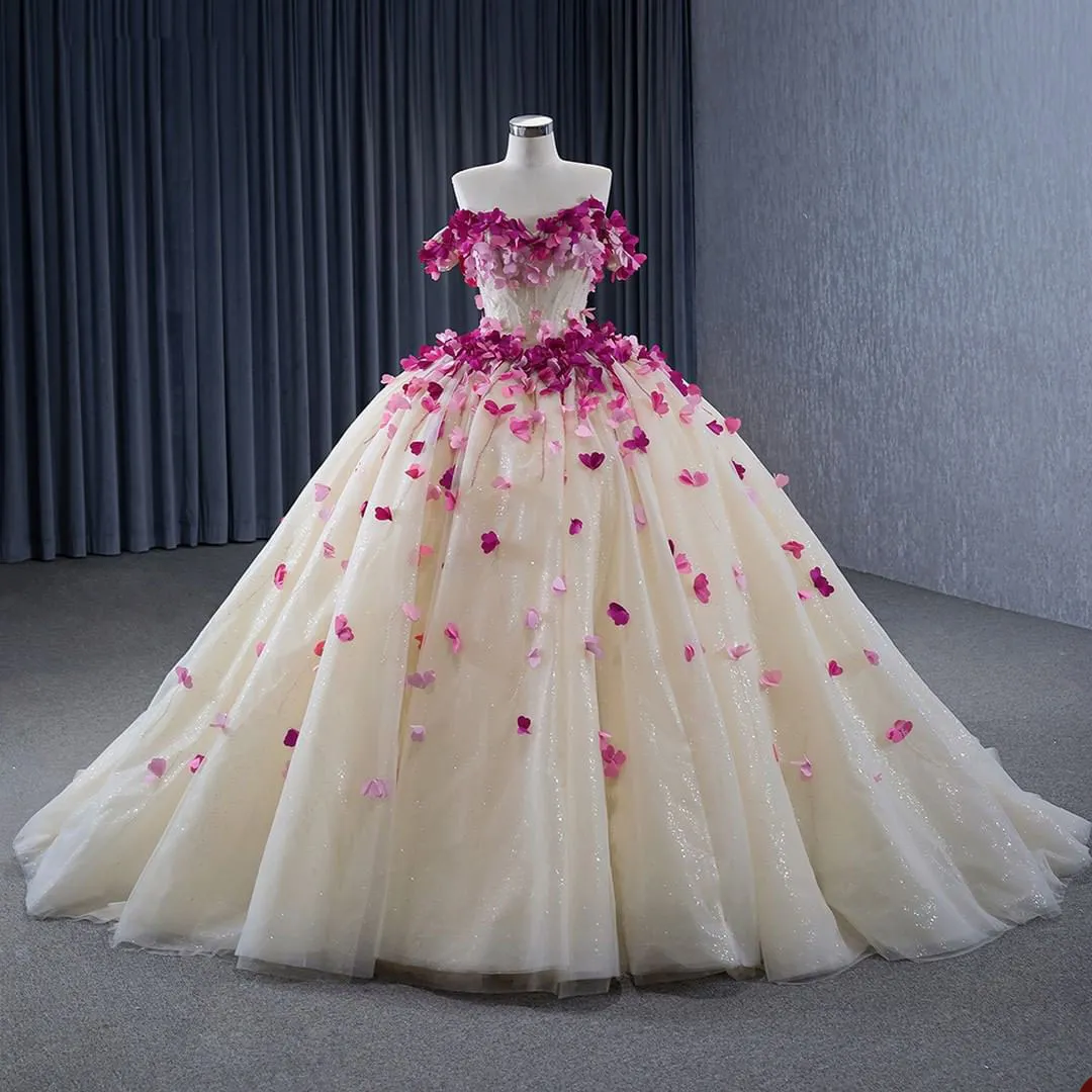 Flowers Lace-Up Chapel Train Wedding Dress Flowers Lace-Up Chapel Train Wedding Dress