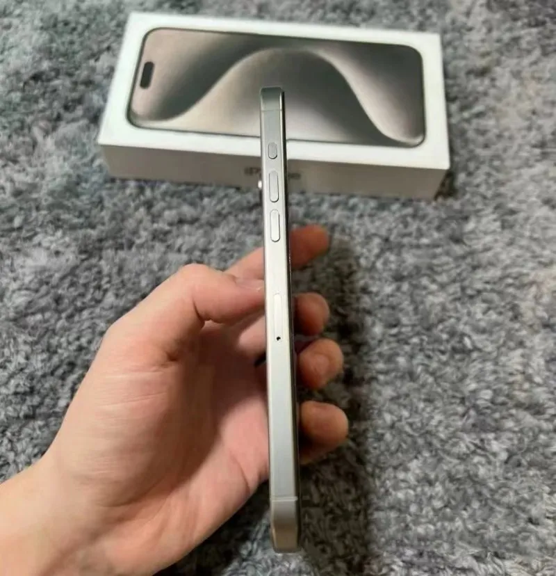 Unlocked IPhone XR Converted To IPhone 15 Pro 3GB RAM, 64GB/128GB