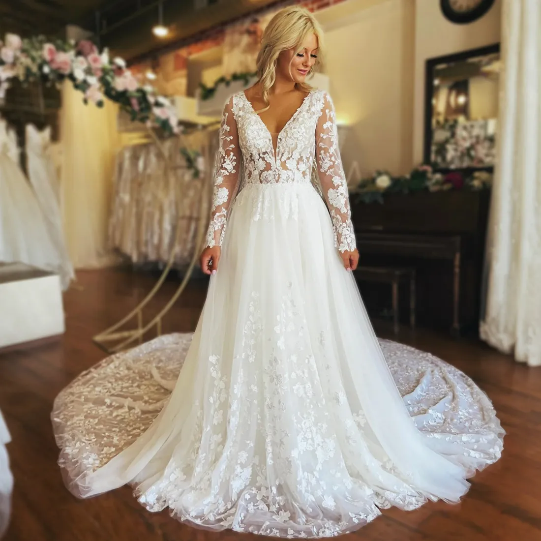 chinese dress ladies Amazon.com: Women's Ivory Tulle A Line Wedding Dresses for Bride  Translucent Lace Applique Long Sleeves Elegance High Neck Trumpet Wedding  Gown with Train Long Formal Bridal Dress US0 : Clothing, Shoes & main image 1
