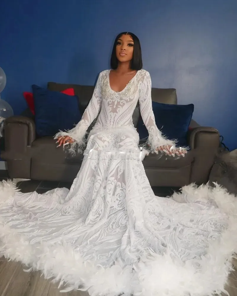 Black Girls' White V-Neck Feather prom dress with Rhinestone Embellishments, Long Sleeves, and Feather Embroidery - Vestidos de Festa Black Girls' White V-Neck Feather prom dress with Rhinestone Embellishments, Long Sleeves, and Feather Embroidery - Vestidos de Festa