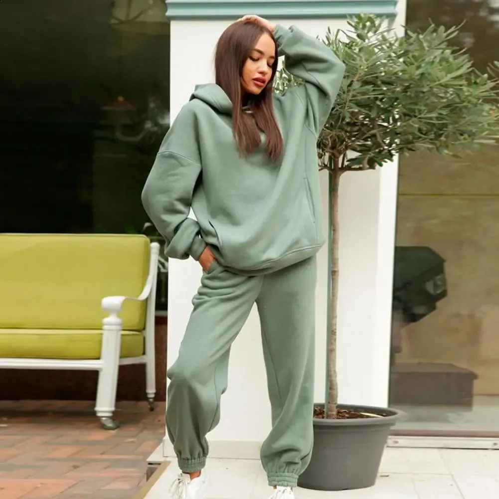 Oversized Comfort: Womens 2-Piece Sweatpants and Hoodie Set