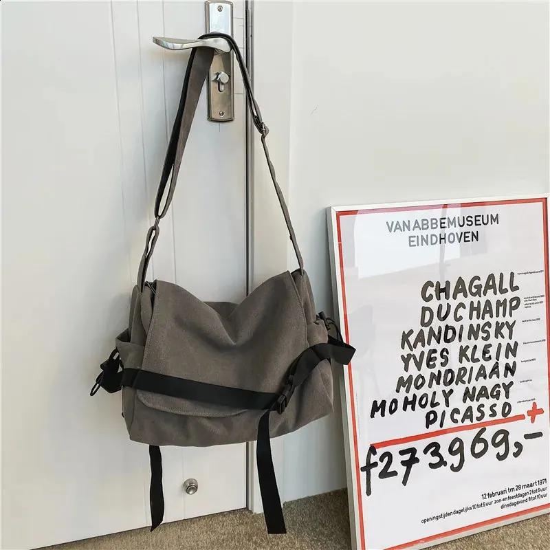 Amazing Vintage Inspired Canvas Messengers Bags For Men | By Olivia