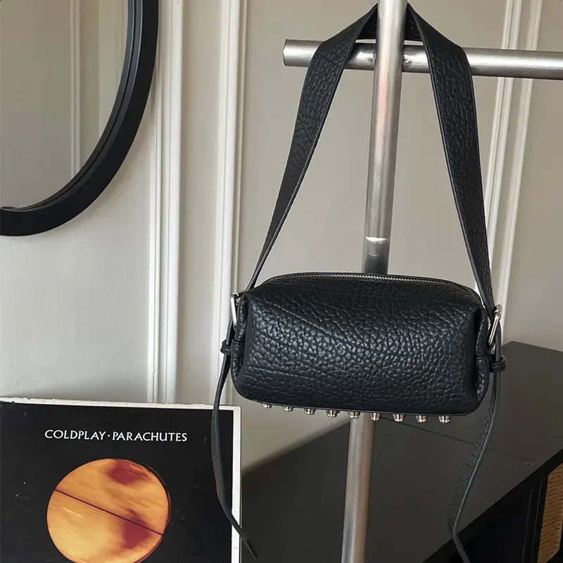 【KOOLOSET】Rivet Detail Zipper Cross Bag DHgate.com:Chic Rivet Detail Rectangle Crossbody Bag