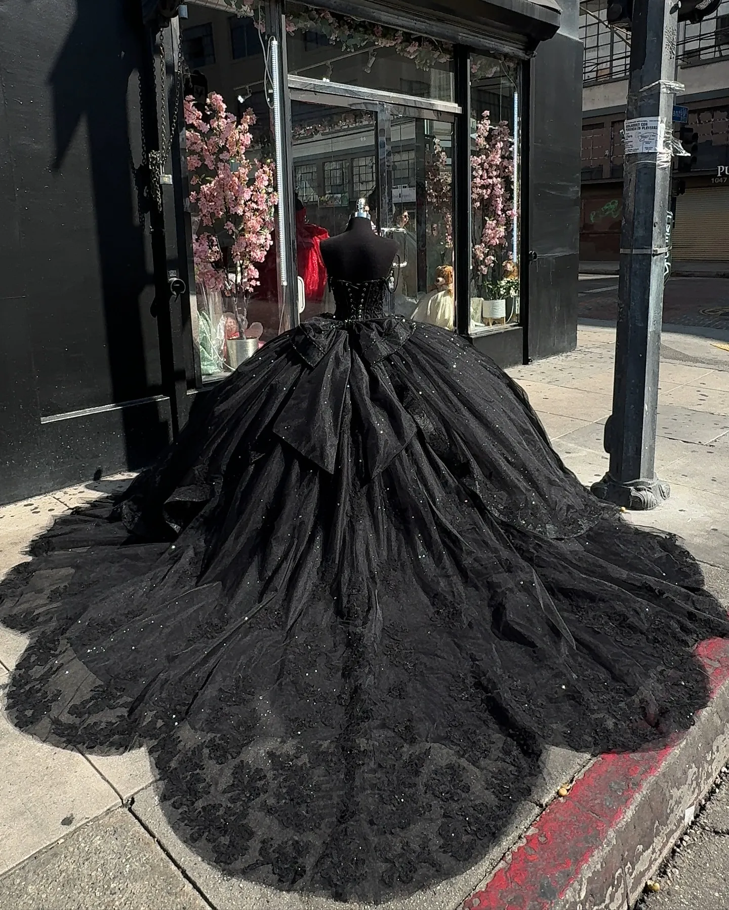 Black princess ball gown quinceanera dress with sparkly sequined sweetheart bodice and sweep train from Dhgate Quinceanera Dresses - price 527.55 Black princess ball gown quinceanera dress with sparkly sequined sweetheart bodice and sweep train from Dhgate Quinceanera Dresses - price 527.55