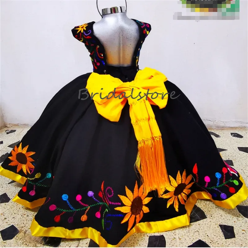 Black Mexican Flower Girls Dress 2025 Satin Sunflower Embroidery Bow Floor-Length Black Mexican Flower Girls Dress 2025 Satin Sunflower Embroidery Bow Floor-Length