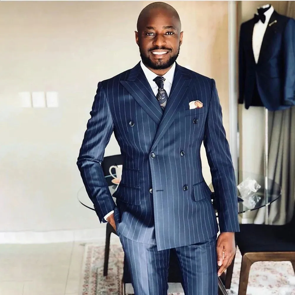 Mejor Precio En A Granel Costume Raye Pour Homme Bleu Formel Decontracte Smoking De Mariage 2 Pieces Revers Daffaires Blazer Croise Avec Pantalon Nouvelle Collection 240305 Envio Gratuito DHgate Moins...