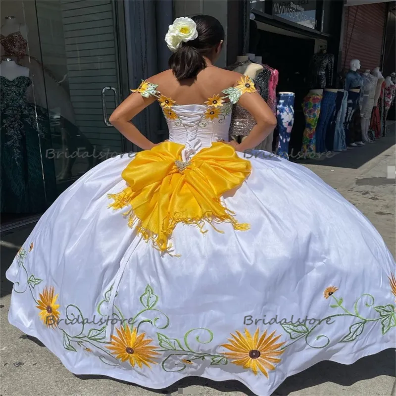 Para 15 Años Vestidos De Xv Con Girasoles Sweet 16 Vestidos De