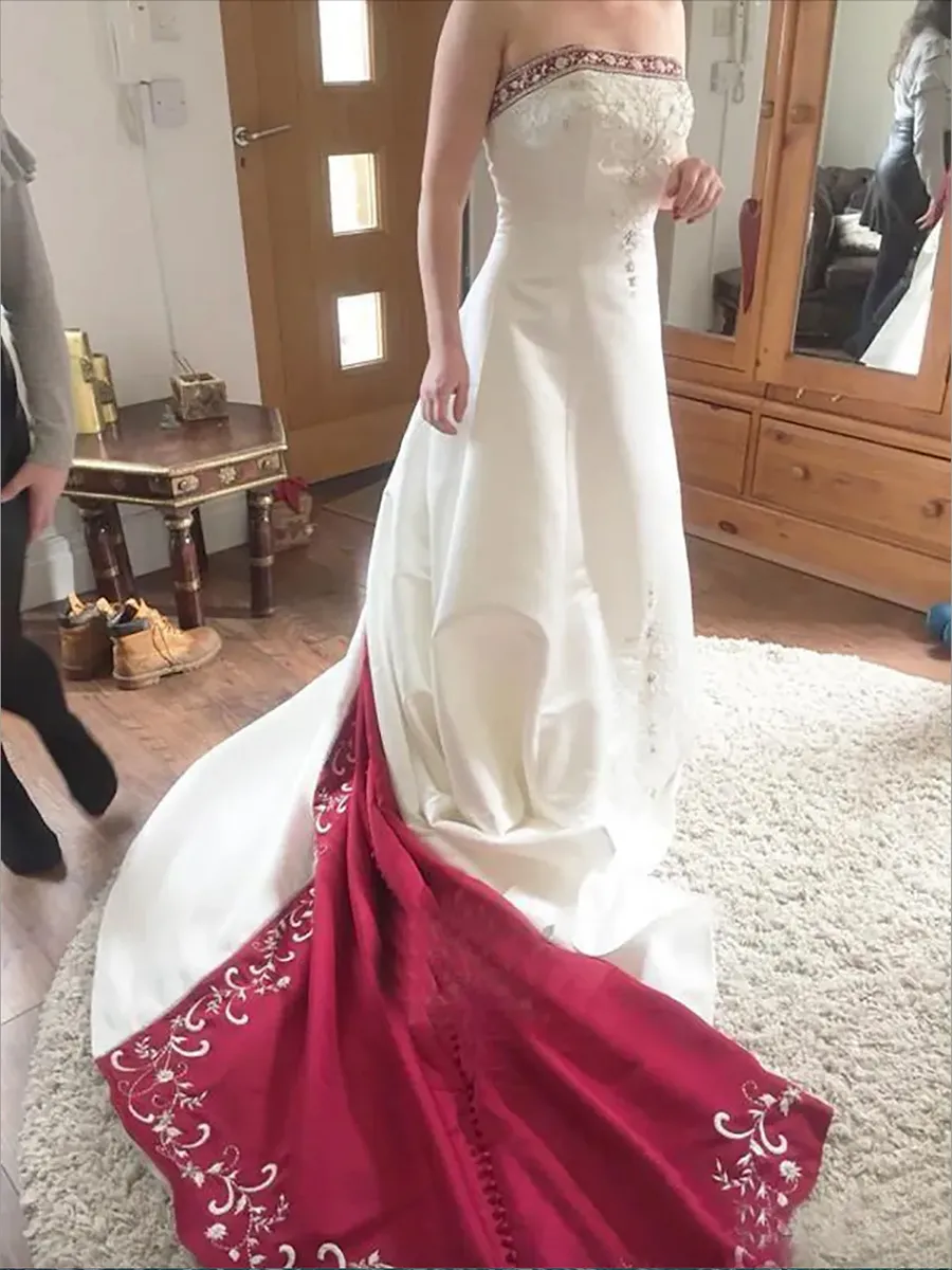 Vintage Red And White Satin A Line Wedding Dresses 2024 Real Image Plus  Size Embroidery Beaded Bridal Gowns For Garden Country Wedding Dress De  57,29 € | DHgate, image size:900x1200