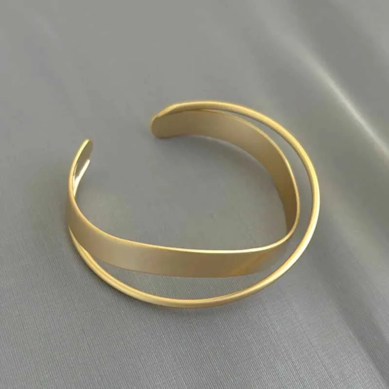 Bracciale rigido mobius oro per donna gioiello regalo opaco_voghion.com