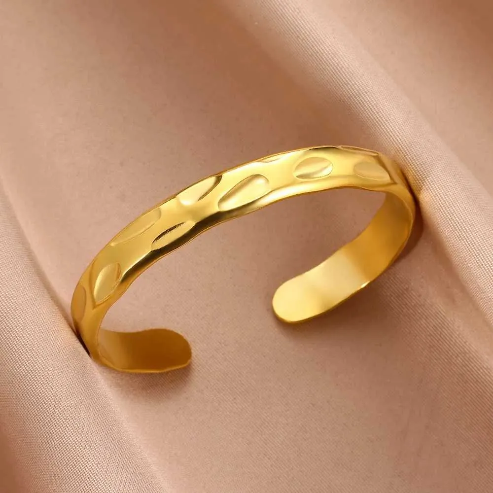 Minimalist Fish Cuff Bangle Stainless Steel Gold Charm Bracelet_voghion.com