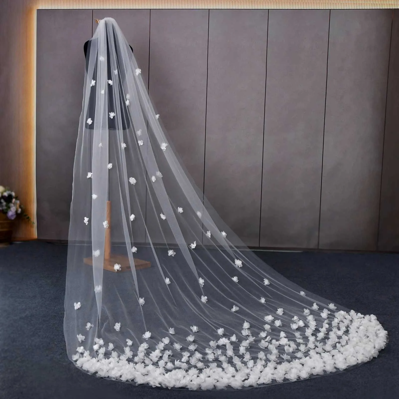 Wedding Veil With 3d Organza Flowers And Comb For Bridal Hair_voghion.com