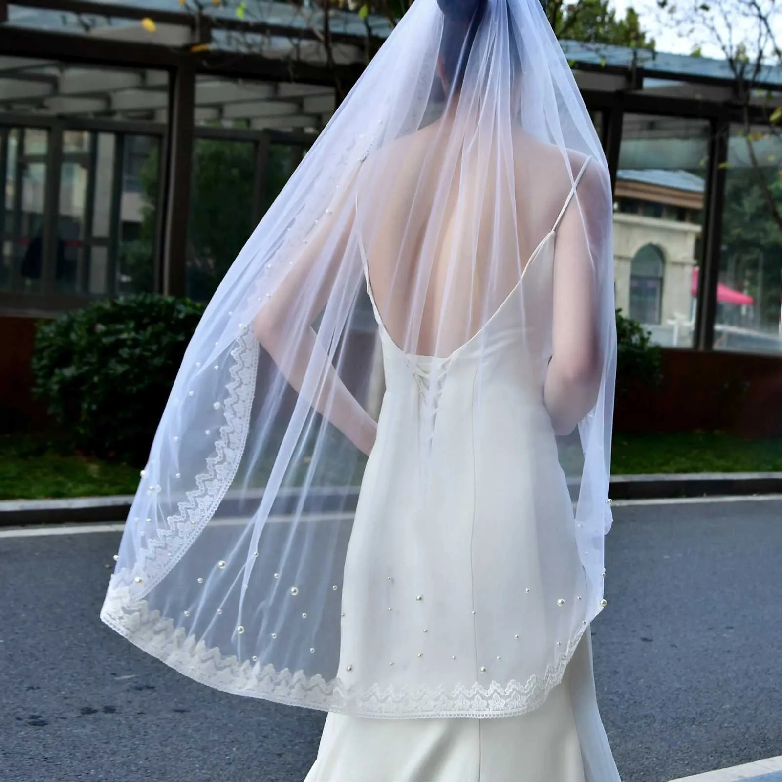 Gioielli V168 Velo corto Velo da sposa con perline di perle 1 strato Mantiglia con bordo in pizzo con punta delle dita Accessori per capelli da sposa morbidi per_voghion.com