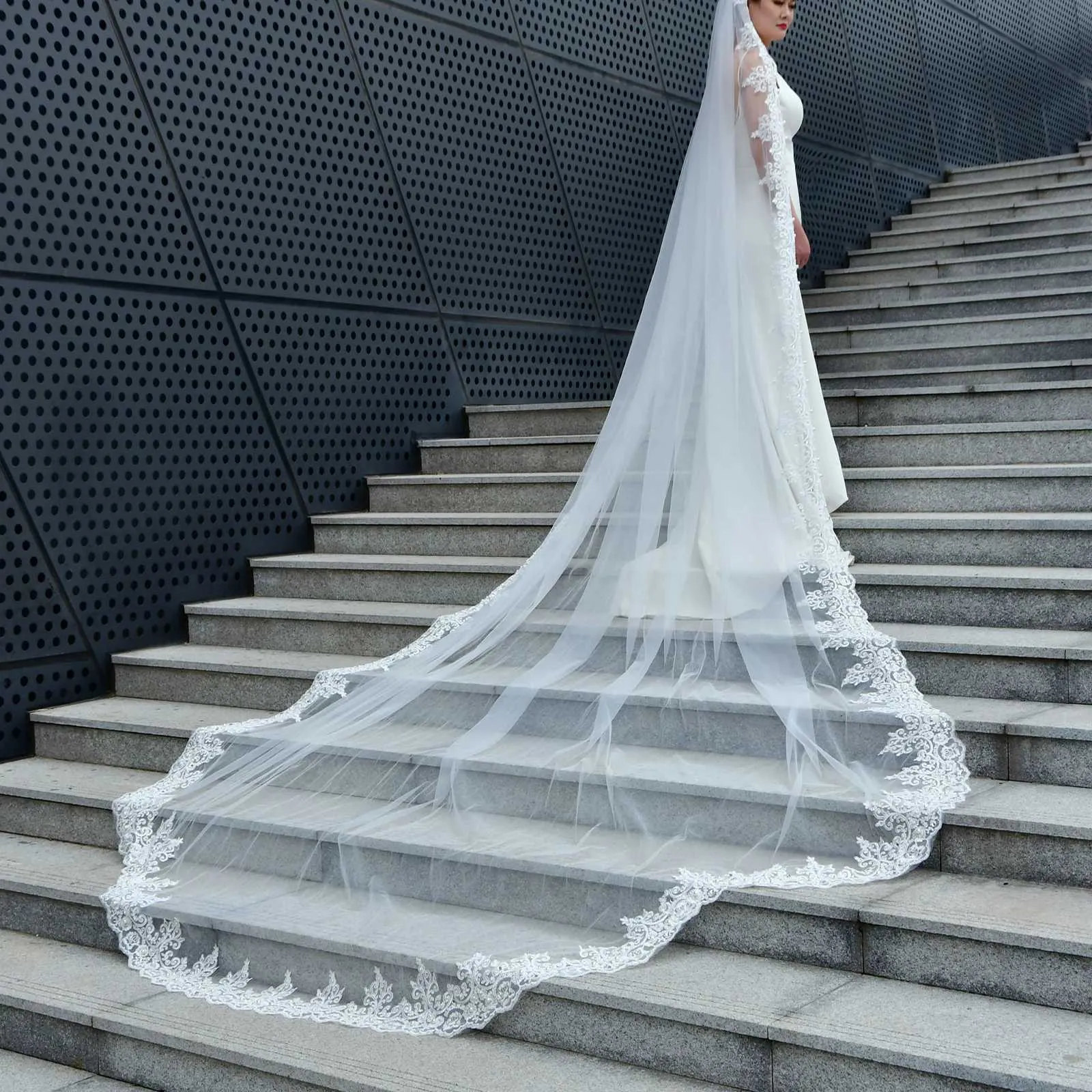 Hair Jewelry V153 Bridal Veils Long Cathedral Veil 1 Tier 3M Lace Appliques Scalloped Edge Mantilla Tulle Wedding_voghion.com
