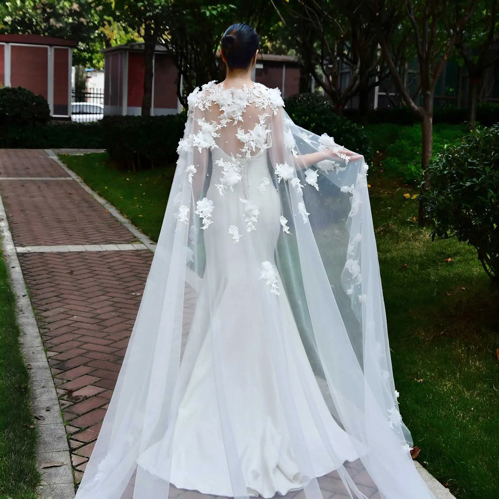Brudslöja cape med 3d blommor bröllopshåraccessoarer för brud_voghion.com