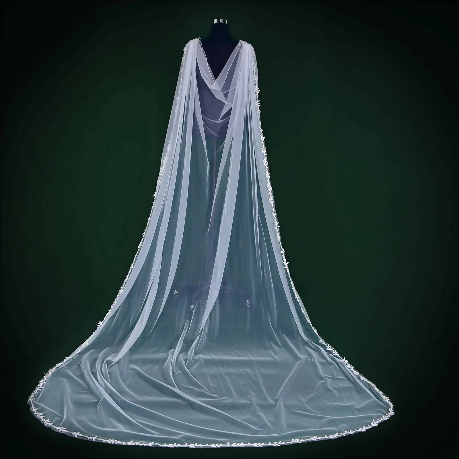 Braut-umhangschleier Mit Spitzenblumen Für Elegante Hochzeiten_voghion.com