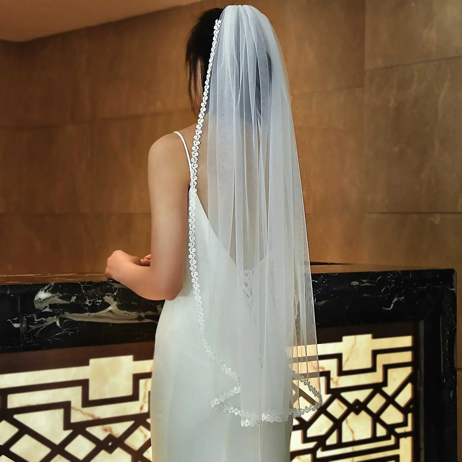 Jóias para cabelo MZA04 Véus de noiva Flores Vine Apliques Renda Borda Casamento Acabamento parcial 1 Camada Valsa Véu Acessórios de noiva_voghion.com