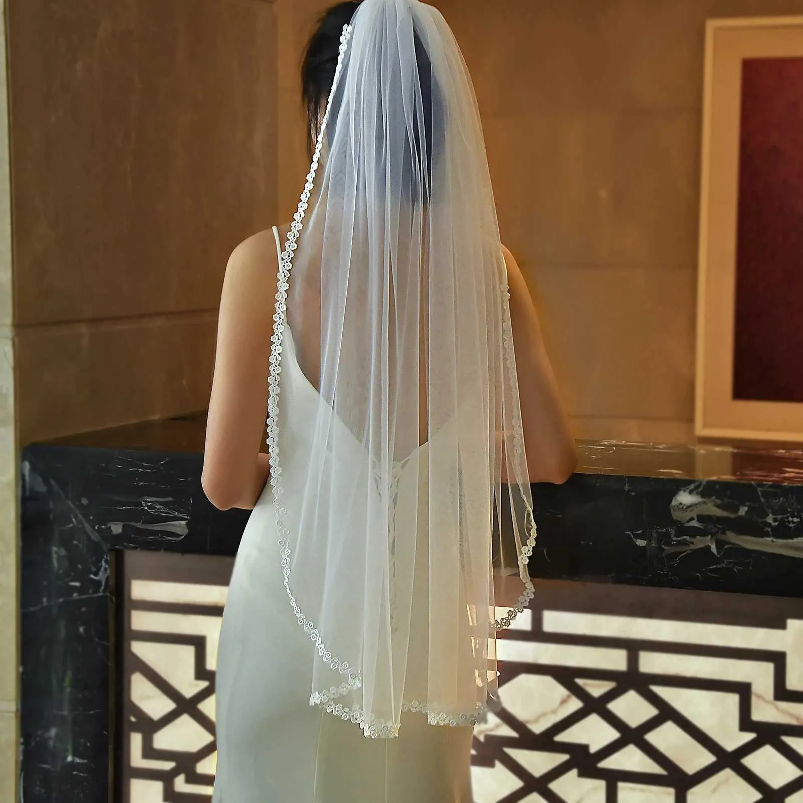 Jóias para cabelo MZA04 Véus de noiva Flores Vine Apliques Renda Borda Casamento Acabamento parcial 1 Camada Valsa Véu Acessórios de noiva_voghion.com