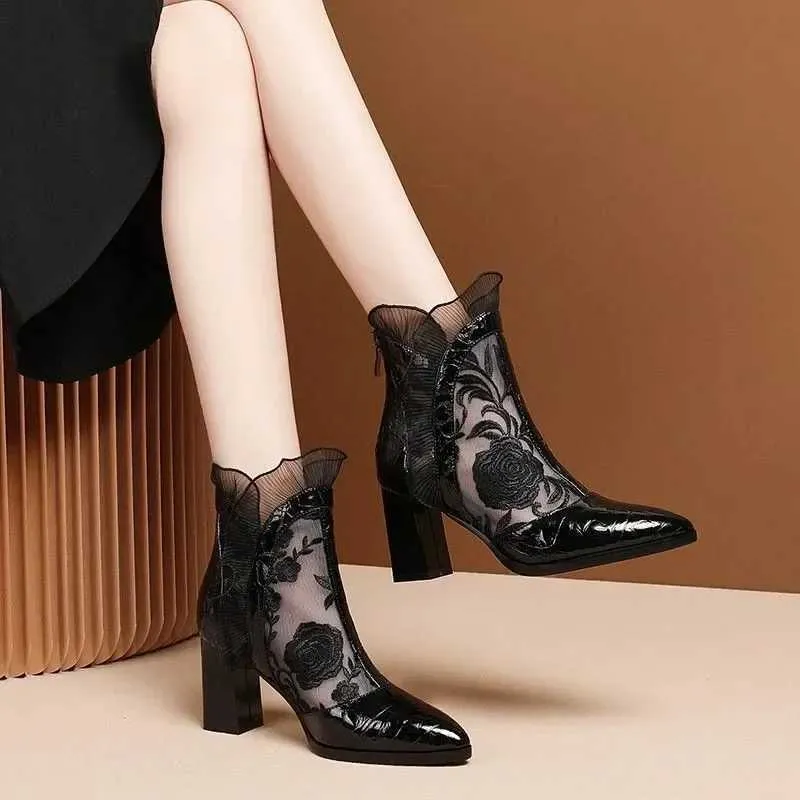 Boots Style Ethnique En Dentelle Retro Haute Talons Chevilles Femmes Automne Broder Plate Forme Pointue Botte Courte Pompes A Talon Epaisses Zapatos H240516 Du 8 59 DHgate