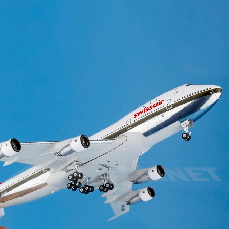 Phoenix 1:400 Scale Diecast Metal Boeing 747-200 Swissair Airplane