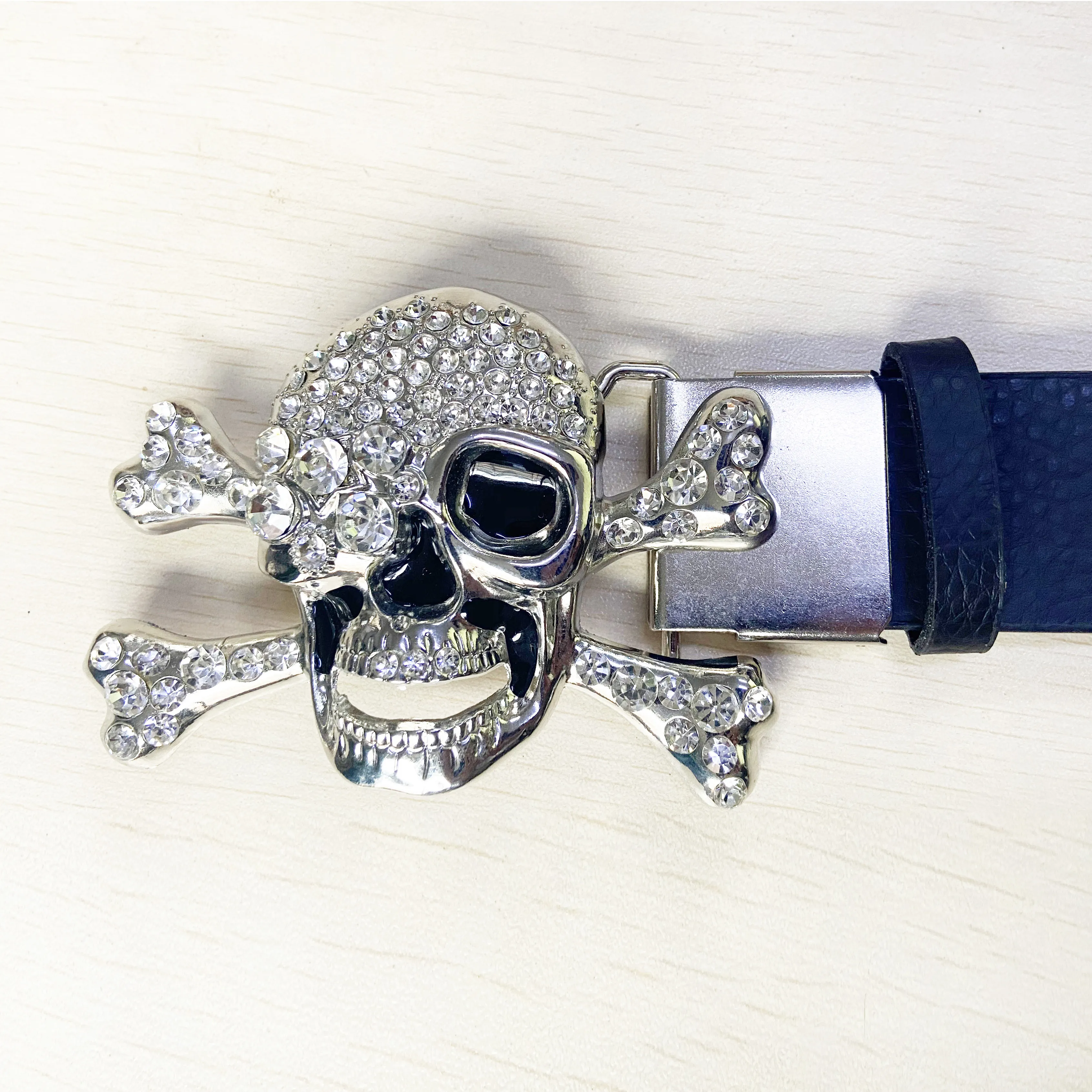 DHgate.com:Zinc Alloy Rhinestone Skull Belt Buckle with PU