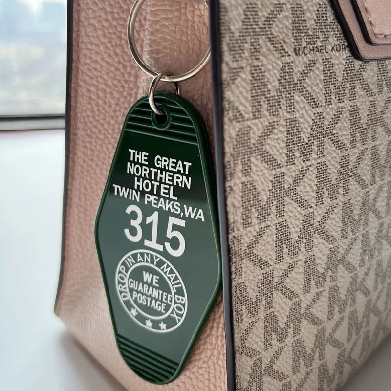DHgate Twin Peaks TV Show Keyring Tag Key Chain for The Office Fans Custom Logo 315 Key Tag Fashion Accessories